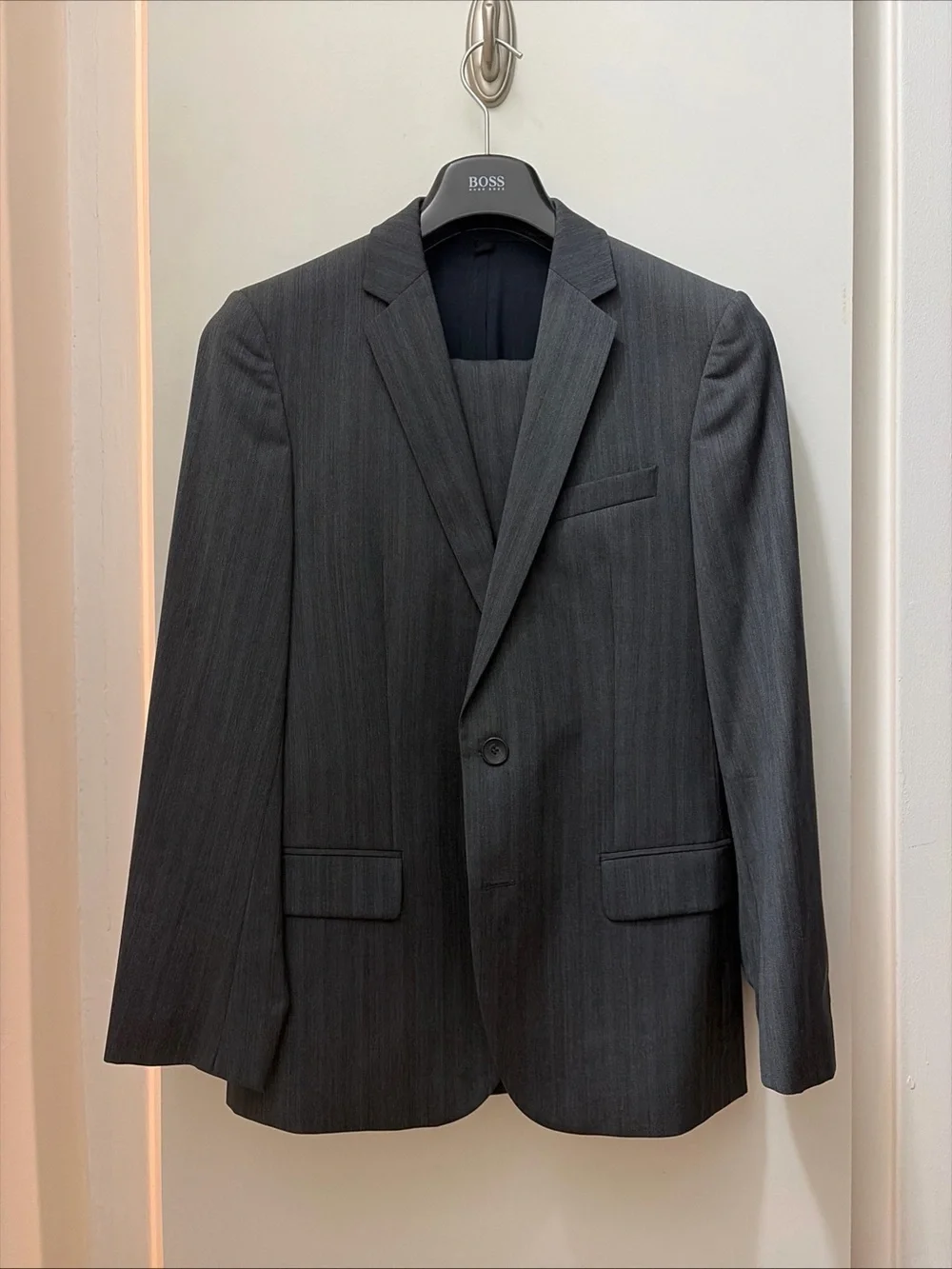 HUGO Boss Men’s Gray Suit 36S